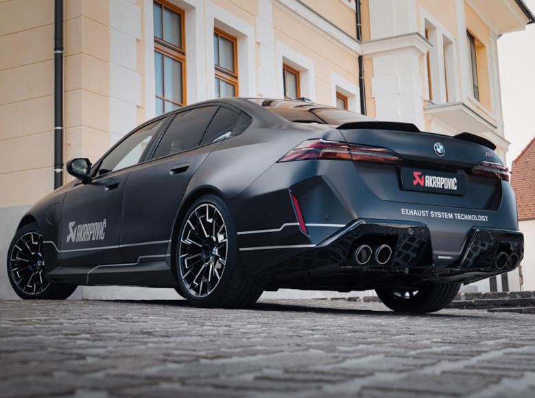 Quando il sound diventa emozione: BMW M5 e Chevrolet Corvette firmate Akrapovič